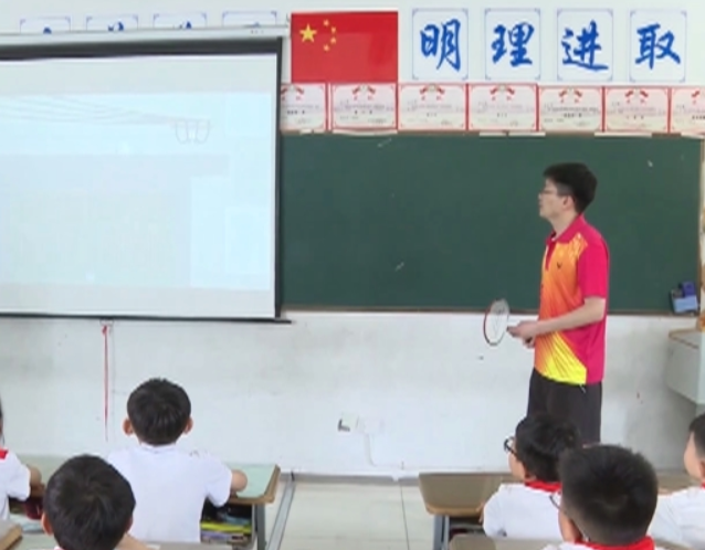 校园还把防溺水安全教育讲堂搬到河滨专业人员进行现场教学 校园还把防溺水安全教育讲堂搬到河滨专业人员进行现场教学